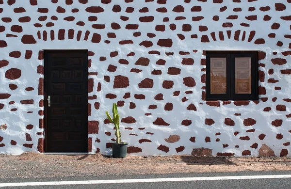 Fuerteventura, Islas Canarias, España: detalles de una casa construida en estilo colonial español en Tefia, un pueblo muy pequeño, al sur de La Oliva, en el centro norte de la isla —  Fotos de Stock