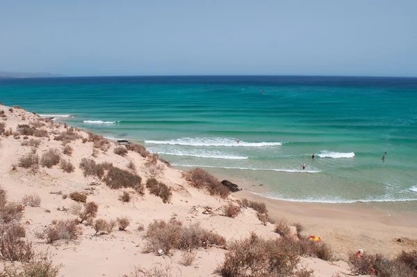 Fuerteventura, kanarische inseln, spanien: luftaufnahme des strands von playa de sotavento de jandia, einer der berühmtesten strände der costa calma (ruhige küste), die südöstliche küste gilt als paradies für surfer — Stockfoto