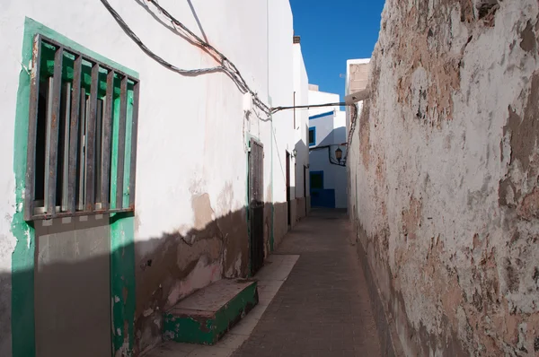 Fuerteventura, Ilhas Canárias, Espanha: as ruelas da cidade velha de El Cotillo, uma vila piscatória noroeste centrada em torno de um pequeno porto usado principalmente por pescadores locais — Fotografia de Stock