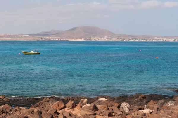 Fuerteventura, Kanarya Adaları, İspanya: Corralejo Lobos Adası, küçük Adası 2 km kuzeyinde Fuerteventura görüldü onun volkan Bayuyo ile manzarası — Stok fotoğraf