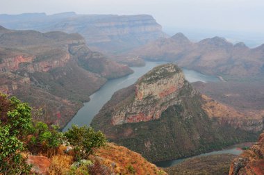 Güney Afrika: Blyde nehir kanyonun sis, Mpumalanga ili, dünya üzerindeki en büyük kanyonlar ve bir doğa Afrika kıtasında büyük harikası doğal bir özellik havadan görünümü