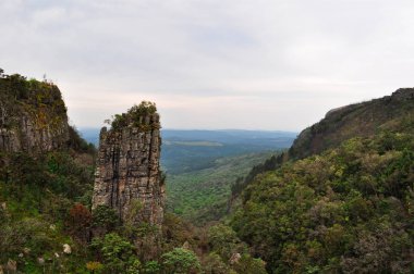 Pinnacle Rock, bir tek kuvarsit sütunun parçası Blyde River Kanyonu doğa rezerv Panorama rota boyunca Dünya'nın yüzeyinden yükselen bir duran kaya 30 metre yüksek, jeolojik özelliği: Mpumalanga, South Africa: havadan görünümü
