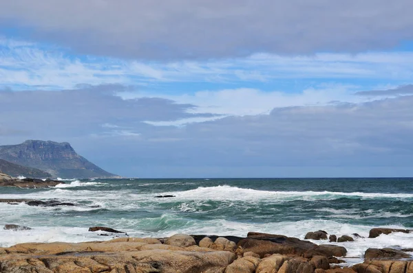 南非开普敦桌山国家公园: 从海港海滩上看到的南非风景 — 图库照片