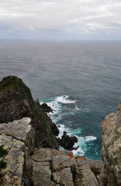 Güney Afrika: Cape Point, Cape of Good Hope, Masa Dağı Milli Parkı parçası yakınındaki Cape Yarımadası'nın güneydoğu köşesindeki promontory Dias noktada fırtınalı hava havadan görünümü 