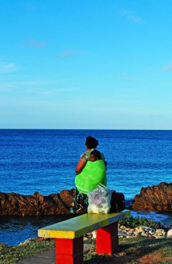 Güney Afrika: Dostu Şehir veya Rüzgarlı Şehir Güney Afrika'da en büyük şehirlerinden biri olan Güney Afrika bebek, annenin geri Algoa Bay Port Elizabeth boyunca üzerinde taşınan denilen