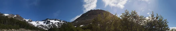 Аргентина: вид на снежные вершины Марциала, горный массив Ушуайя — стоковое фото