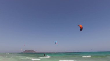Fuerteventura: kitesurfing için dalga köpüğü ve uçurtma sörf, Lobos 7 Eylül 2016 adacık üzerinde manzaralı en ünlü plajlarından Playas Grande Beach
