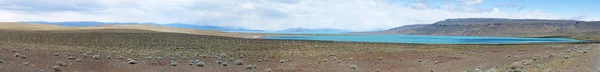 Аргентина, 21/11/2010: перегляд світло блакитна вода озеро Арґентіно — стокове фото