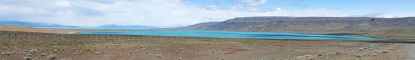 Argentina, 21 / 11 / 2010: vista da água azul clara do Lago Argentino — Fotografia de Stock