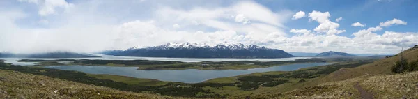 Gleccserek Nemzeti Park: a lélegzetelállító patagóniai tájra Glaciar Perito Moreno, kilátással Lago Roca és a Lago Argentino — Stock Fotó