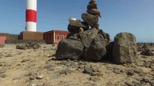 Fuerteventura, Kanárské ostrovy: pohled Toston majáku, poblíž rybářské vesnice El Cotillo, 3. září 2016 — Stock video
