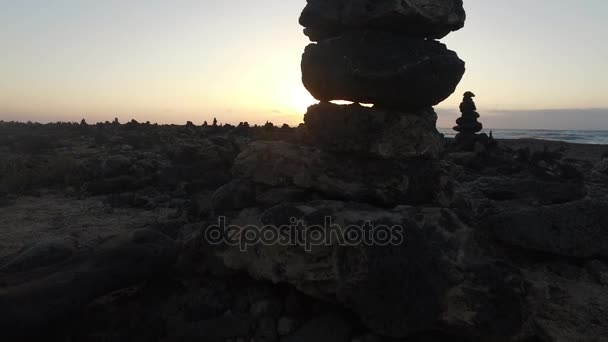 Fuerteventura, Kanárské ostrovy: pohled Toston majáku, poblíž rybářské vesnice El Cotillo, 4. září 2016 — Stock video