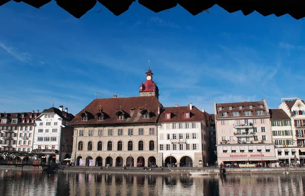 Suiza: el horizonte de Lucerna con vistas a la torre de Zit — Foto de Stock