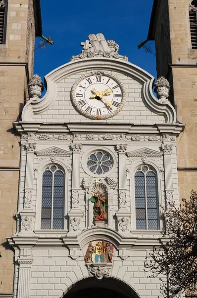 Lucerna: detalhes da fachada da Igreja de São Leodegar — Fotografia de Stock
