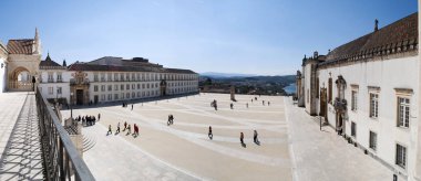Portekiz: Coimbra Üniversitesi ana kare görünümünü