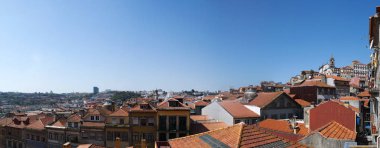 Portekiz: panoramik kırmızı çatılar ve eski İstanbul sarayları ile Porto manzarası