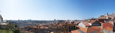Portekiz: panoramik kırmızı çatılar ve eski İstanbul sarayları ile Porto manzarası