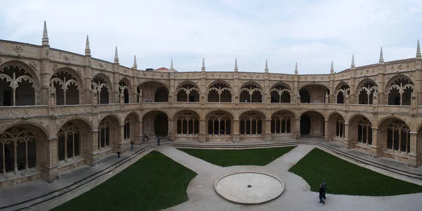 Belem: Jeronimos Monastery cloisters görünümünü