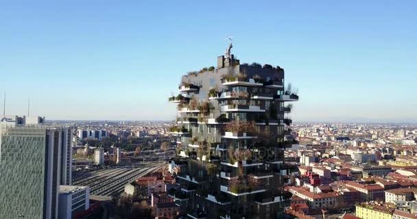 Vista aérea do centro de Milão, vista panorâmica da Floresta Vertical, Milão, Residências Porta Nuova e arranha-céus, Itália , — Vídeo de Stock