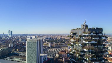 Milano ortasına, Porta Nuova konut ve gökdelenler, İtalya, 6 Ocak 2017 havadan görünümü. 