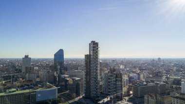 Milano ortasına, Porta Nuova konut ve gökdelenler, İtalya, 6 Ocak 2017 havadan görünümü. 