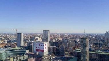 Milano ortasına, Porta Nuova konut ve gökdelenler, İtalya, 6 Ocak 2017 havadan görünümü. 
