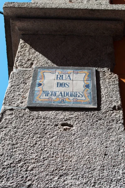 Porto: keramiska tecken på Rua dos Mercadores, köpmän Street, en gata i Sao Nicolau i Porto socken — Stockfoto