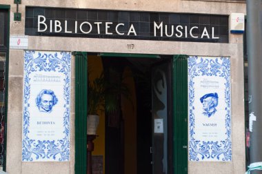 Porto: 1927 ve barındırma konser, Opera ve tiyatro gösterileri ve dans, müzik ve tiyatro satan kitaplar Biblioteca müzikal işareti ve giriş kapısı, müzik kütüphanesi kuruldu