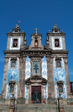 Porto: Kilise Saint ettiler, 18. yy Batalha bir proto-Barok tarzında inşa Square yakınındaki kilise ve ünlü için onun azulejos, tipik Portekizce süsleme Seramik Karo 