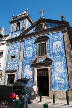 Portekiz: Capela das Almas, Şapel ruhların veya Santa Catarina'nın Şapel, onun azulejos için tipik Portekizce süsleme sırlı ve dekore edilmiş Seramik Karo ünlü Porto kilise 