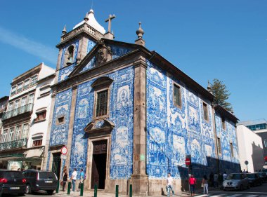 Portekiz: Capela das Almas, Şapel ruhların veya Santa Catarina'nın Şapel, onun azulejos için tipik Portekizce süsleme sırlı ve dekore edilmiş Seramik Karo ünlü Porto kilise 