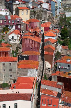 Portekiz: Porto, ülkenin ikinci büyük kenti panoramik kırmızı çatılar ve eski İstanbul sarayları ile manzarası