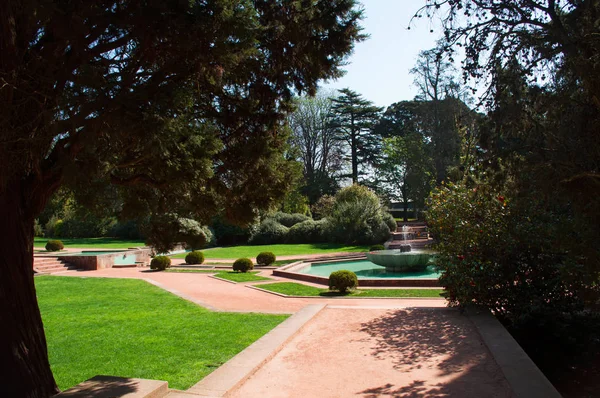 Oporto: los jardines de la Fundación Serralves, una de las instituciones culturales más importantes de Portugal con su parque, ejemplo de arquitectura contemporánea, modernismo y Art Deco — Foto de Stock