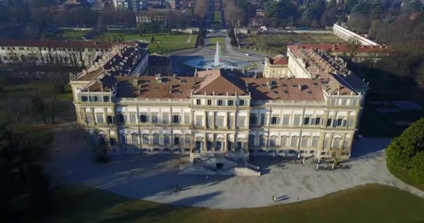 Villa Reale, Monza, Itálie. Letecký pohled na Královské zahrady a Park Monza — Stock video