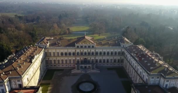 Villa Reale, Monza, Itálie. Letecký pohled na Královské zahrady a Park Monza — Stock video