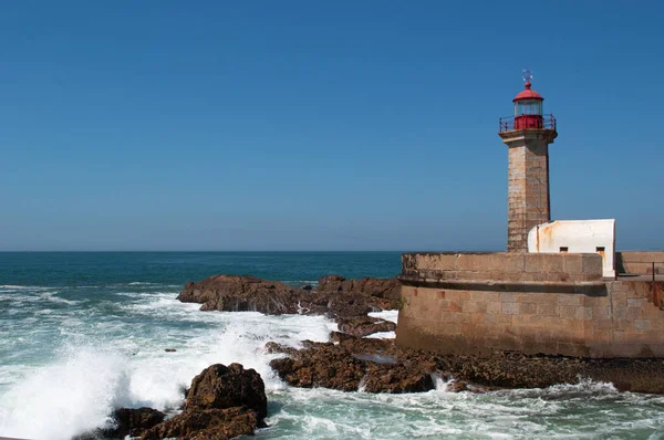 波尔图，葡萄牙︰ 视图的码头和 Farolim de Felgueiras，Felgueiras，灯塔建于 1886 年在杜罗河右岸和位于福斯教区做杜罗 — 图库照片