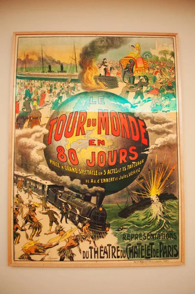 Porto: an old poster of the play Around the World in 80 Days by Jules Verne, performed in 1886 at the famous Theatre du Chatelet in Paris, at the Serralves Foundation — Stock Photo, Image