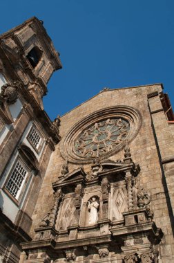 Portekiz: Igreja de Sao Francisco, Porto ve yakın Palacio da Bolsa, Menkul Kıymetler Borsası Palace en önemli Gotik anıt ayrıntılarını 19. yüzyılda inşa.
