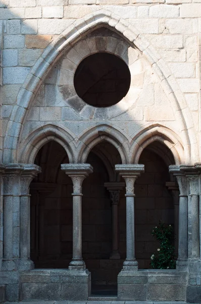 ポルトガル: 大聖堂、S で 1729 と 1731 年、Valentim ・ デ ・ アルメイダによってバロック アズレージョで飾られたゴシック様式の回廊の詳細はポルト、ポルトの最も古い遺跡の一つ — ストック写真