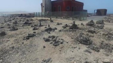 Fuerteventura, Kanarya Adaları: Görünüm Toston deniz feneri yakınlarında balıkçı köyü El Cotillo