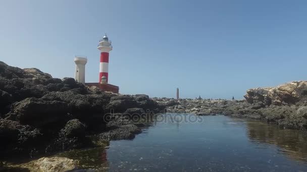 Fuerteventura, Kanárské ostrovy: pohled Toston majáku, poblíž rybářské vesnice El Cotillo — Stock video