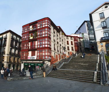 Bilbao: Calzadas de Mallona, Kasko Viejo, Old Town, Begona Bazilikası ile katılmak ve Plaza Unamuno'nun, Unamuno'nun Meydanı yer alan yılından 1745 yılında inşa merdiven görünümünü