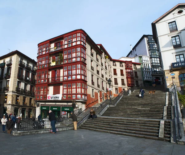 Bilbao: Blick auf die Calzadas de mallona, die Treppe aus dem Jahr 1745, die den casco viejo, die Altstadt, mit der Basilika von Begona verbindet und sich auf dem Plaza Unamuno, dem Platz von Unamuno, befindet — Stockfoto