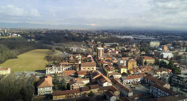Limbiate Luftaufnahme, die Gemeinde limbiate, Kirche, Wohnstraßen und Straßen der Innenstadt. Italien — Stockfoto