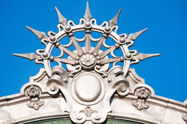 Bask ülke, İspanya: Bilbao Santander istasyonu olarak bilinen ve Modernist Art Nouveau tarzında inşa Bilbao Concordia istasyonu süslemeleri ayrıntılarını