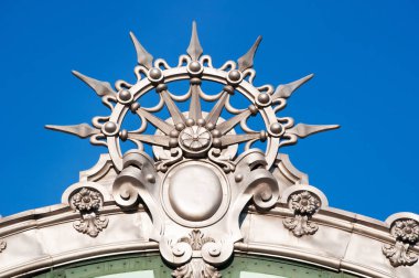 Bask ülke, İspanya: Bilbao Santander istasyonu olarak bilinen ve Modernist Art Nouveau tarzında inşa Bilbao Concordia istasyonu süslemeleri ayrıntılarını