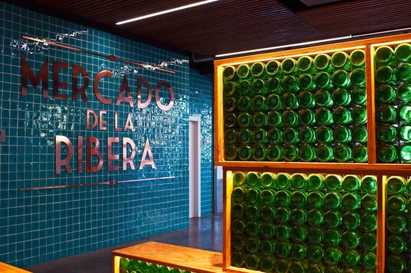 Bilbao: the interior sign at the entrance of Mercado de la Ribera, Ribera Market, the biggest covered market in Europe on the right bank of the Nervion River, next to the Old Town — Stock Photo, Image