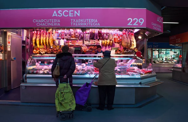 Bilbao: bir kasap dükkanında Mercado de la Ribera, Ribera Market, Kasko Viejo, Old Town yanındaki Nervion nehrin sağ kıyısında Avrupa'nın en büyük kapalı Pazar