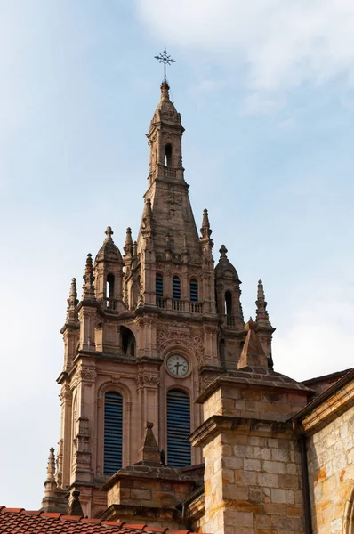 Bilbao: den Basilica av Begona, en Xvi talskyrka i gotiska och barock stil tillägnad skyddshelgon för Vizcaya, den oskuld Begona, i slutet av Calzadas de Mallona trappa — Stockfoto