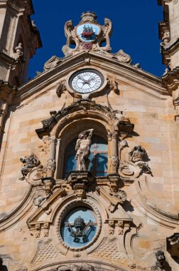 Donostia-San Sebastian: koro, 1774 yılında, Parte Vieja, eski şehrin en eski kiliselerinden biri tamamlandı Barok Roma Katolik parish Kilisesi Saint Mary Bazilikası ayrıntılarını